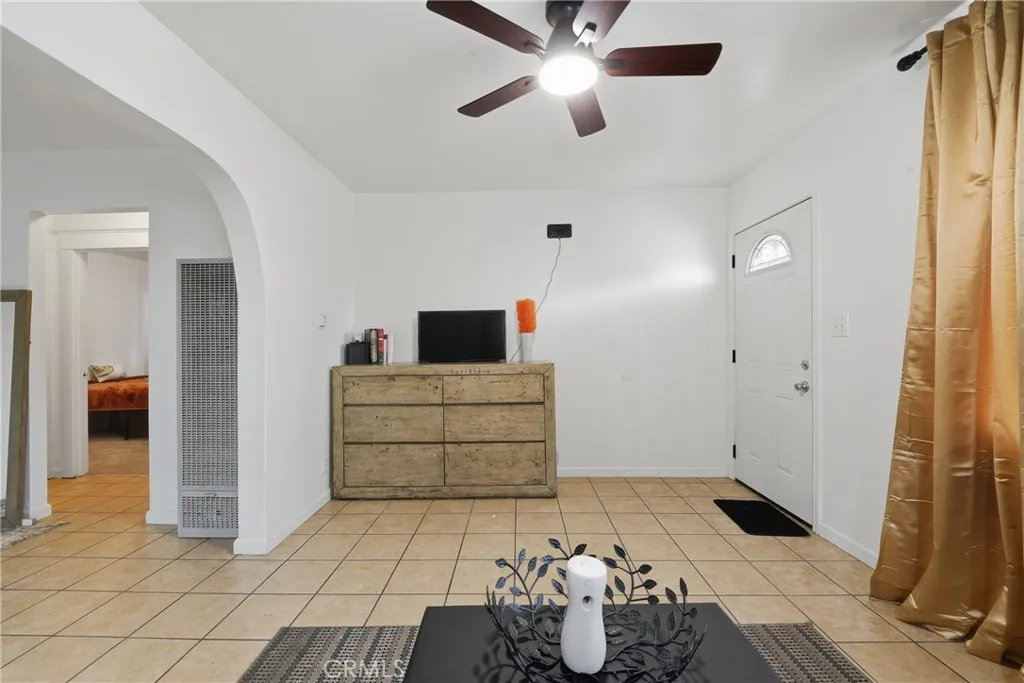 915 W Gage, Los Angeles, California 90044 home-pic-6