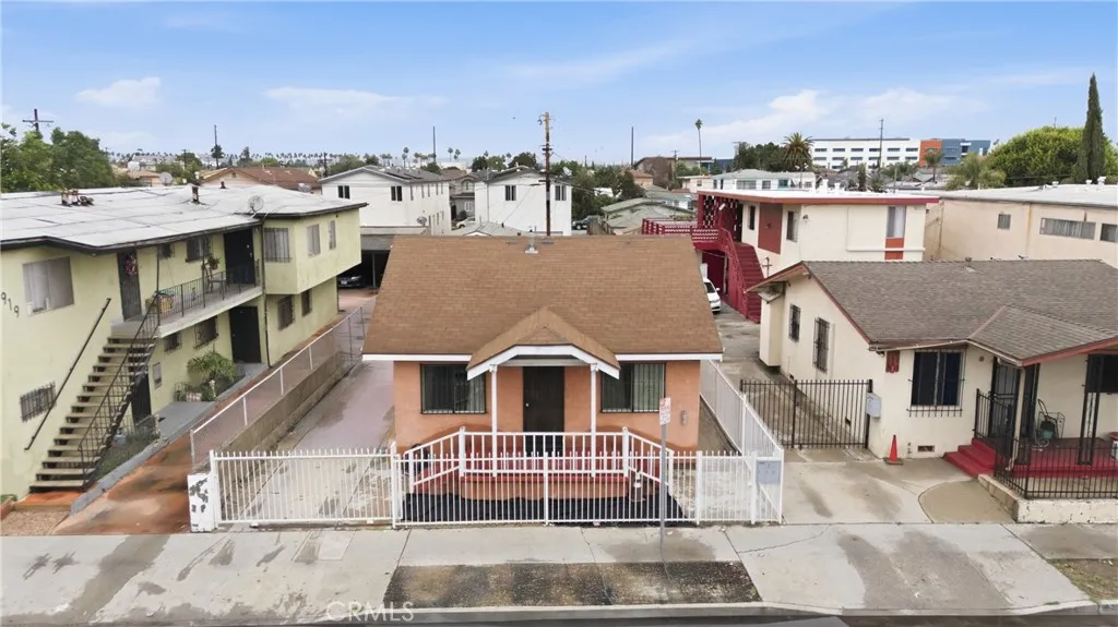 915 W Gage, Los Angeles, California 90044 home-pic-3
