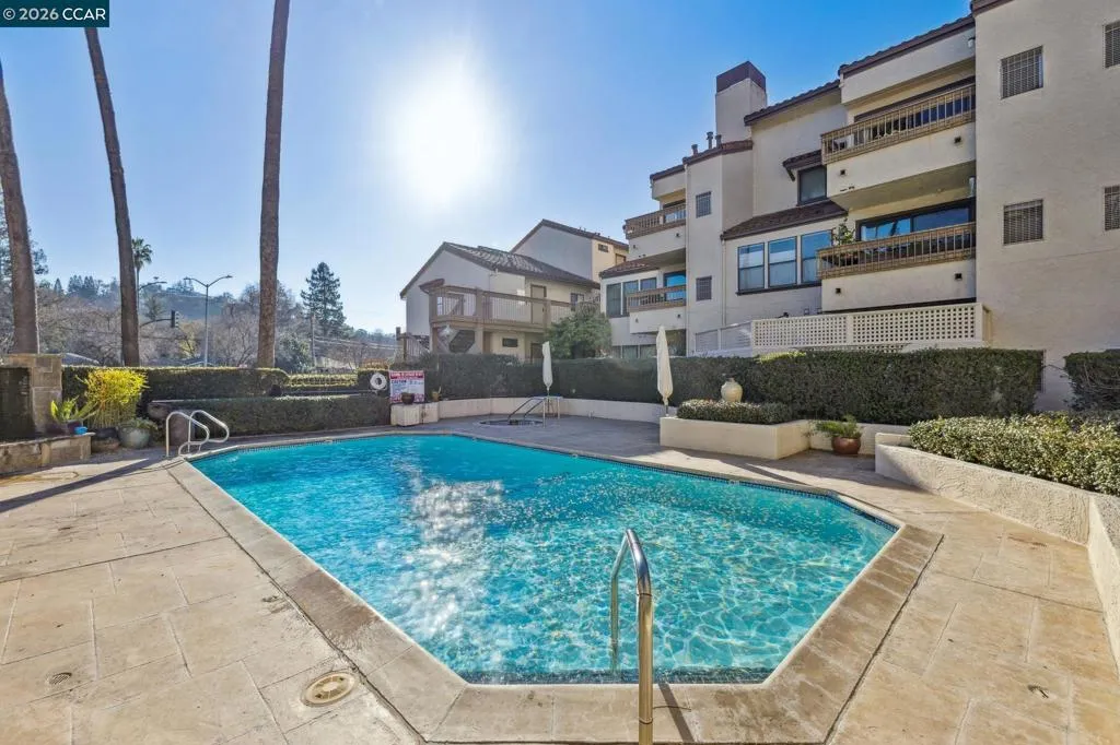 1632 S Villa Way, Walnut Creek, California 94595 home-pic-38