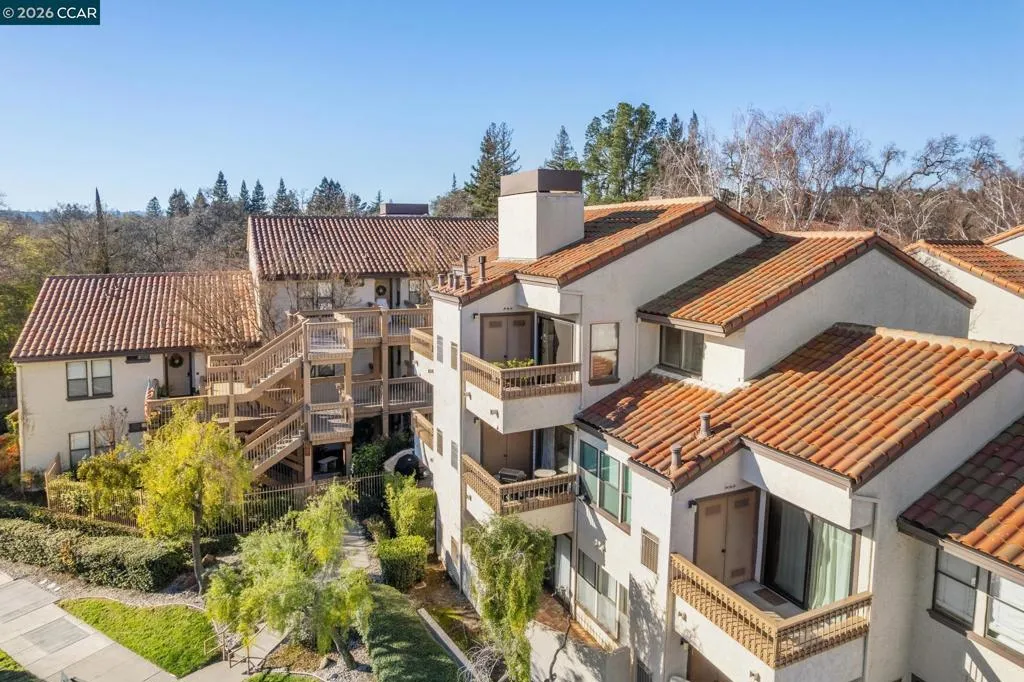 1632 S Villa Way, Walnut Creek, California 94595 home-pic-3