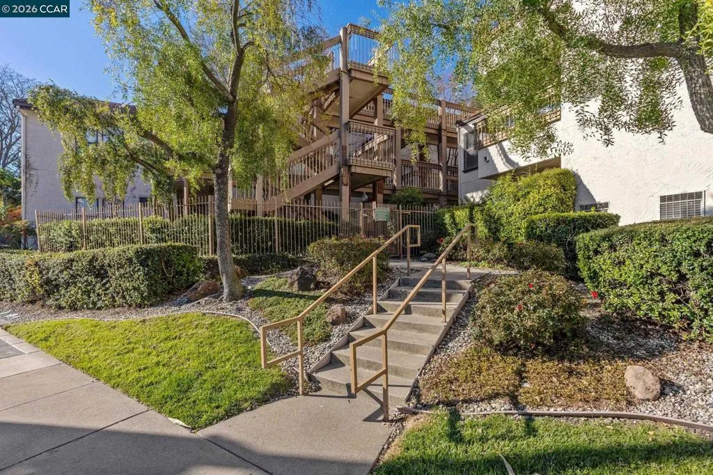 1632 S Villa Way, Walnut Creek, California 94595 home-pic-35