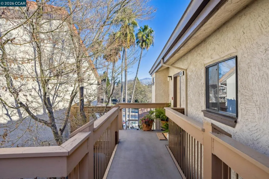 1632 S Villa Way, Walnut Creek, California 94595 home-pic-4