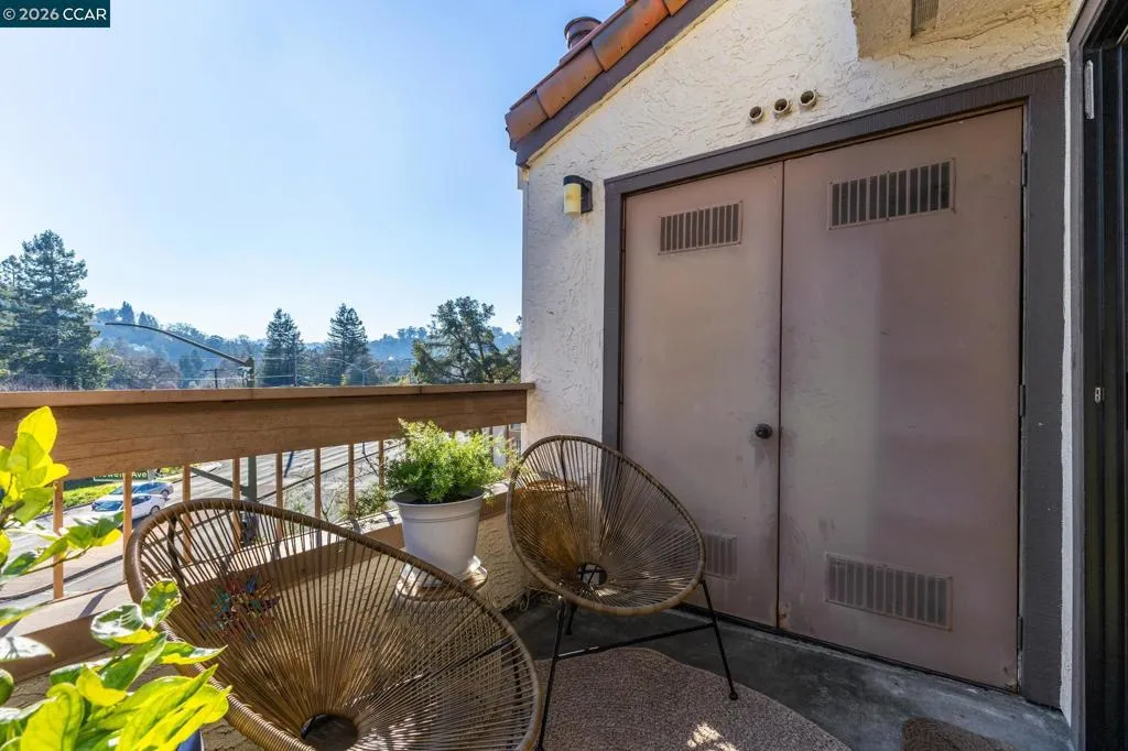1632 S Villa Way, Walnut Creek, California 94595 home-pic-33