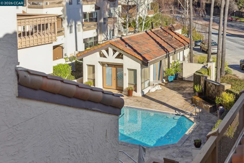 1632 S Villa Way, Walnut Creek, California 94595 home-pic-36