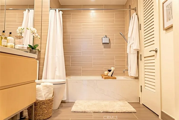 virtually staged primary bath with accessories.