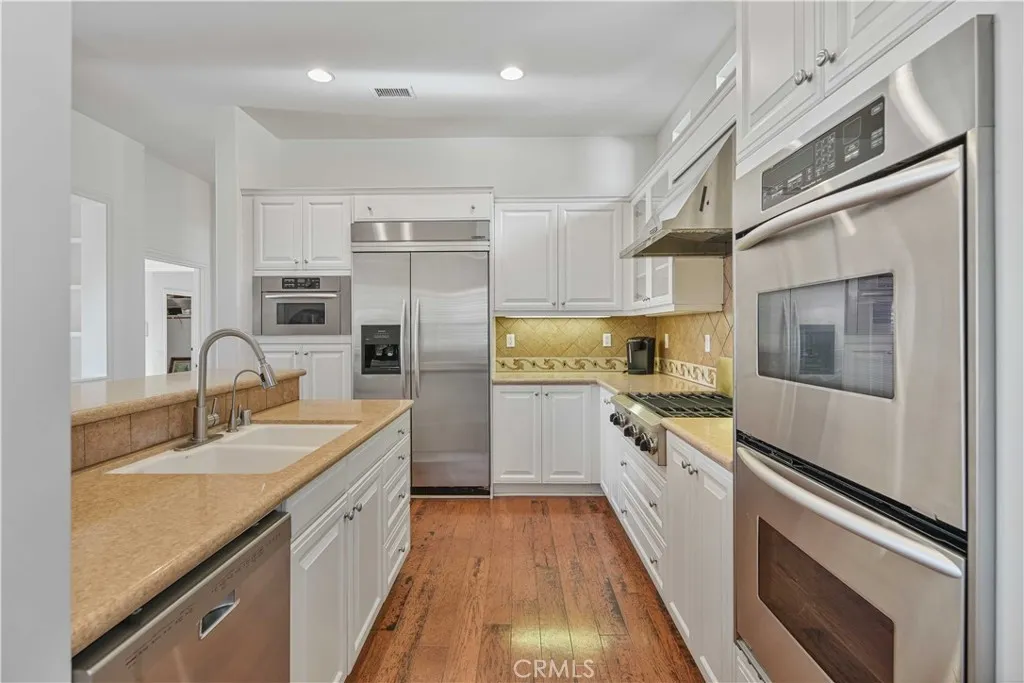 27976 Red Pine Court, Valencia, California 91354 home-pic-11
