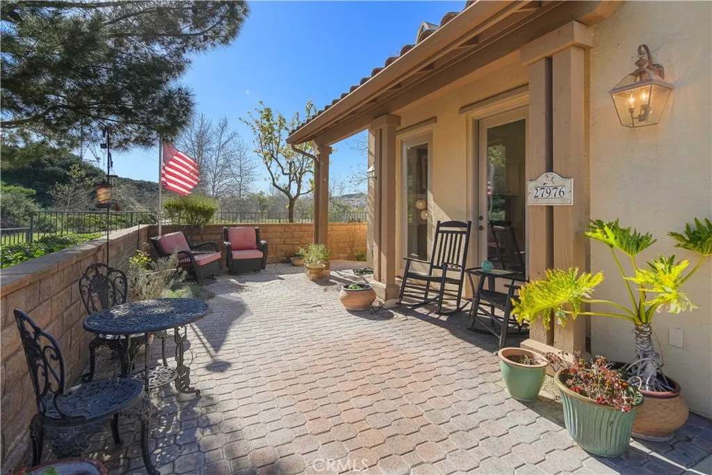 27976 Red Pine Court, Valencia, California 91354 home-pic-2