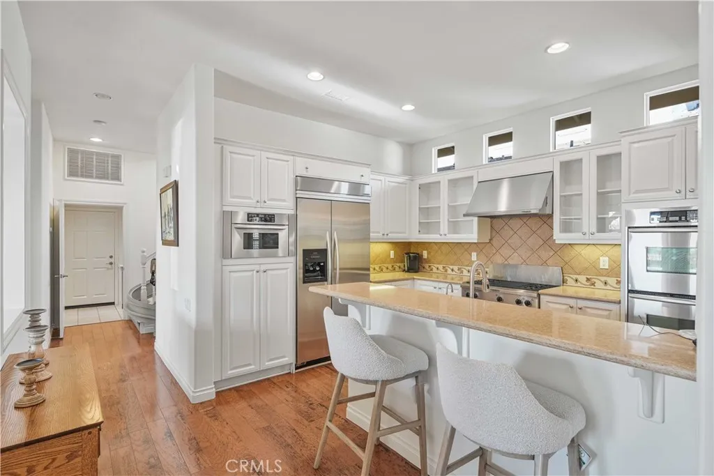 27976 Red Pine Court, Valencia, California 91354 home-pic-9