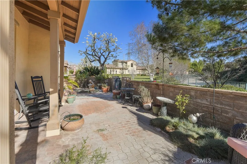 27976 Red Pine Court, Valencia, California 91354 home-pic-3
