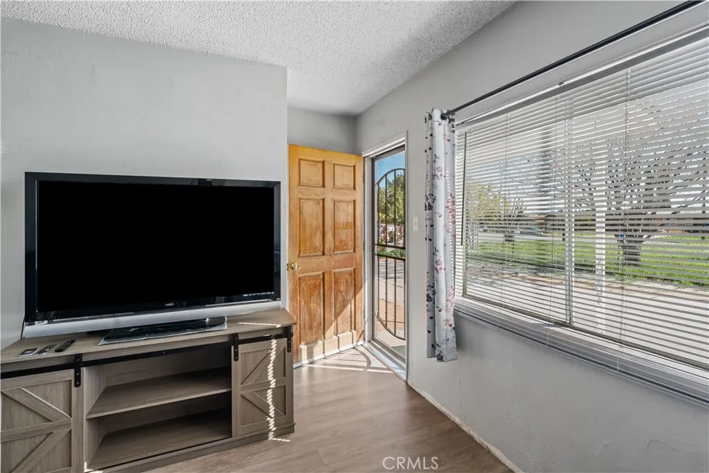 2372 N San Carlo, San Bernardino, California 92407 home-pic-5