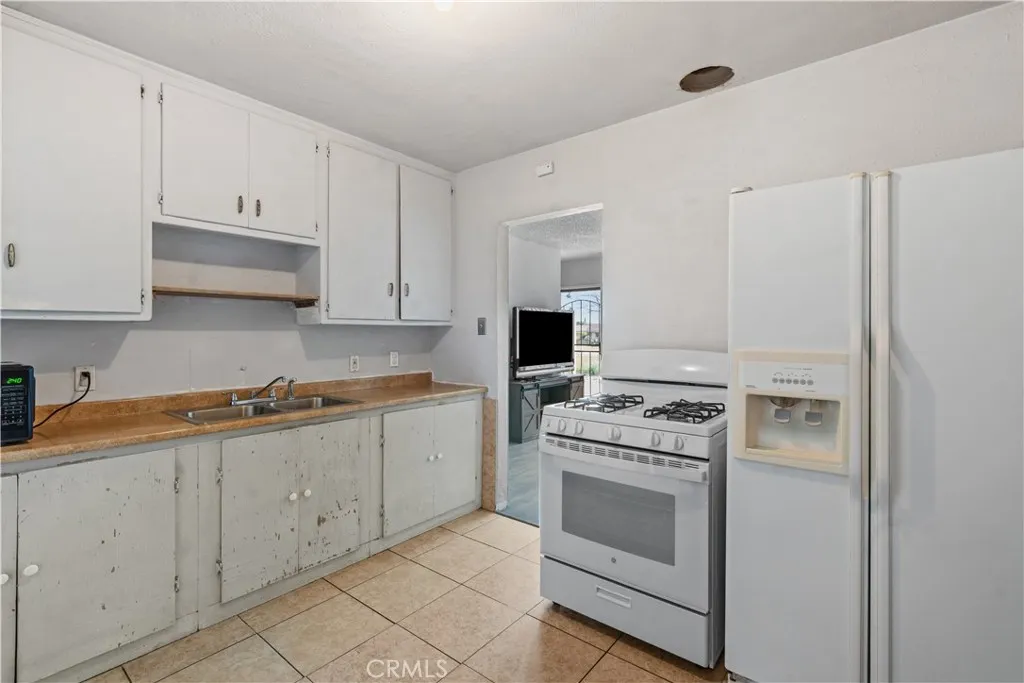 2372 N San Carlo, San Bernardino, California 92407 home-pic-11