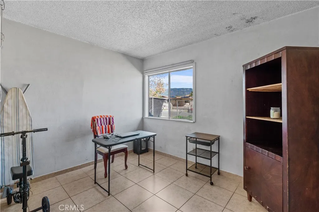 2372 N San Carlo, San Bernardino, California 92407 home-pic-17