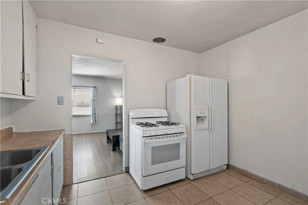 2372 N San Carlo, San Bernardino, California 92407 home-pic-10