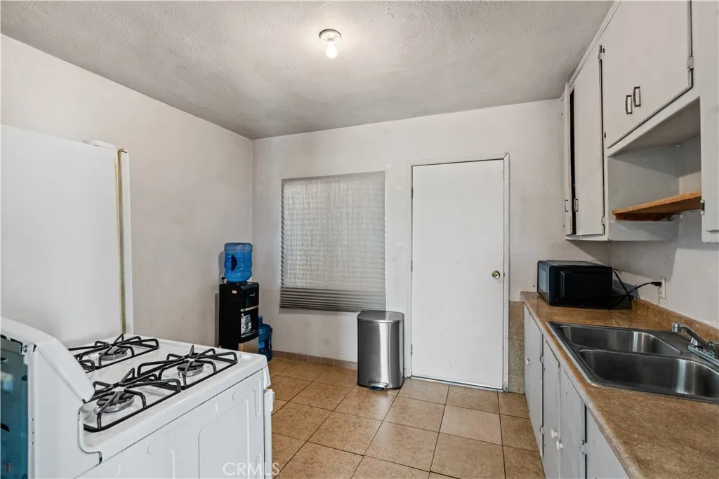 2372 N San Carlo, San Bernardino, California 92407 home-pic-9