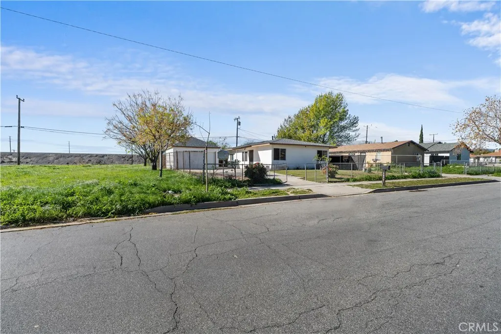 2372 N San Carlo, San Bernardino, California 92407 home-pic-28