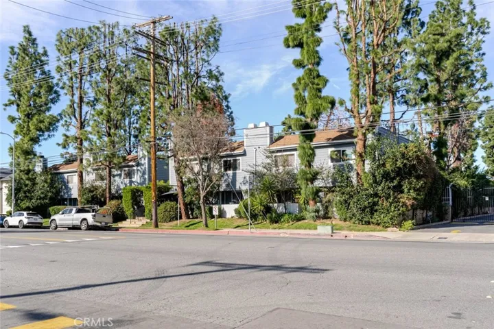 15113 Saticoy Street 16, Van Nuys, California 91405