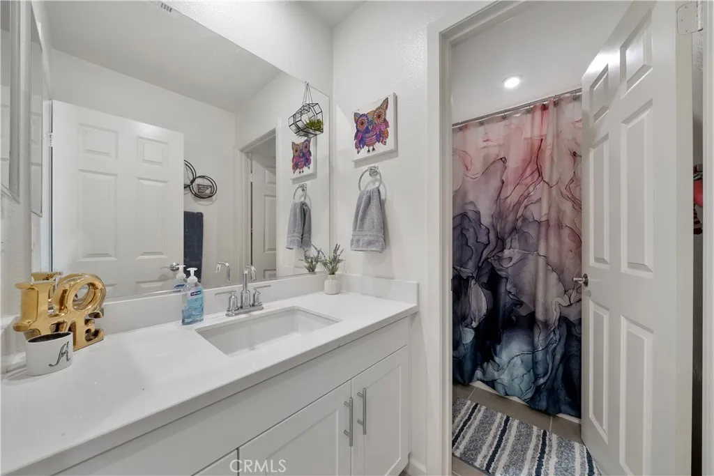 1045 W Clover, Rialto, California 92376 home-pic-23