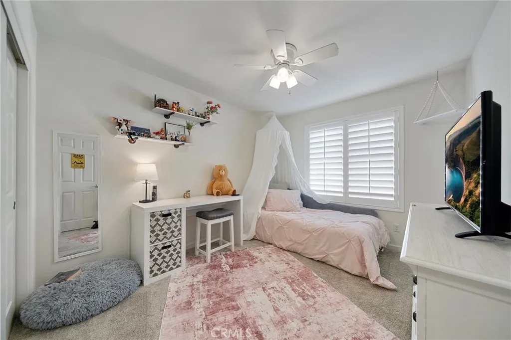 1045 W Clover, Rialto, California 92376 home-pic-19