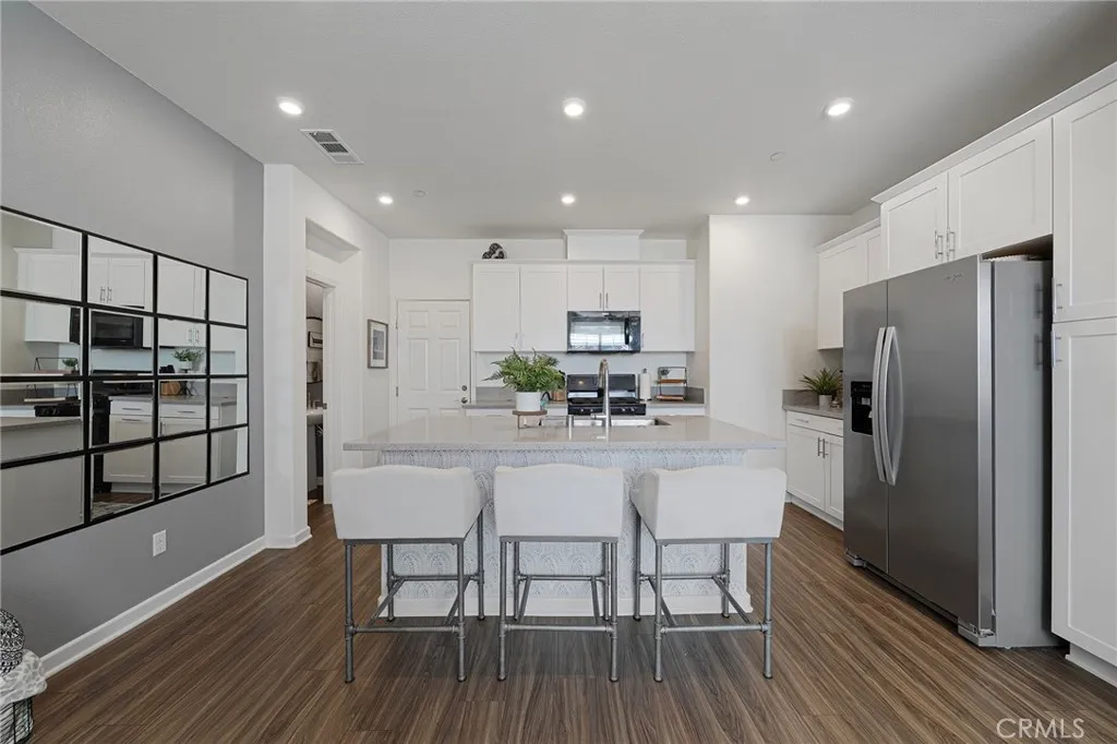 1045 W Clover, Rialto, California 92376 home-pic-10