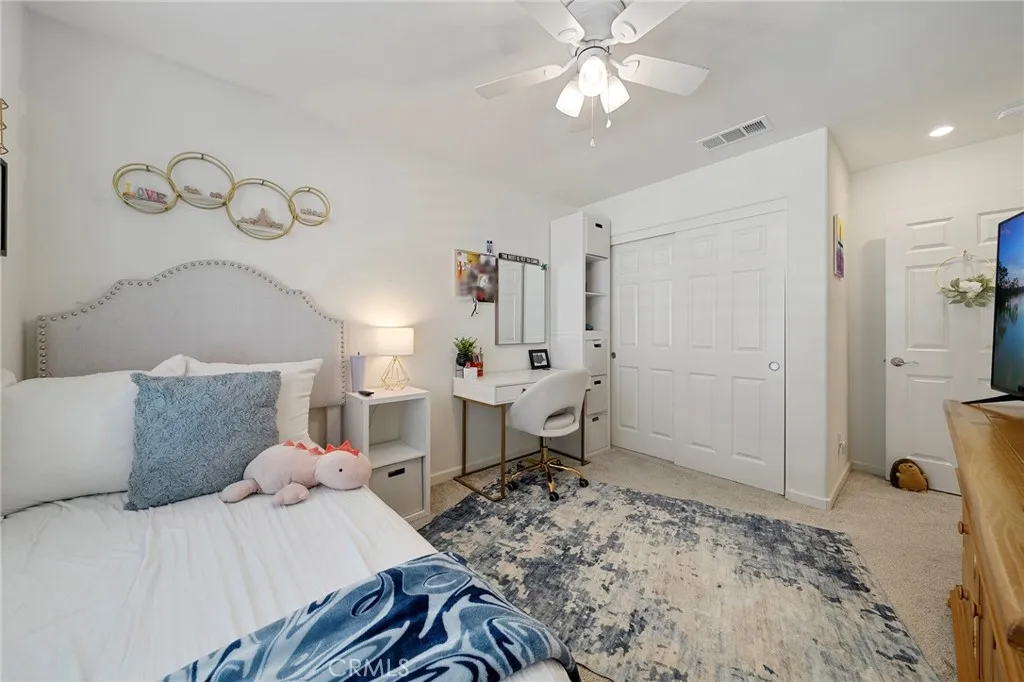 1045 W Clover, Rialto, California 92376 home-pic-22