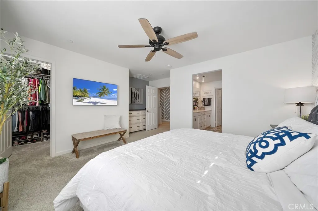 1045 W Clover, Rialto, California 92376 home-pic-15