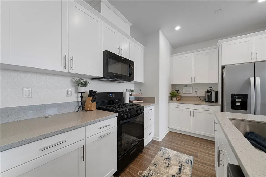 1045 W Clover, Rialto, California 92376 home-pic-11