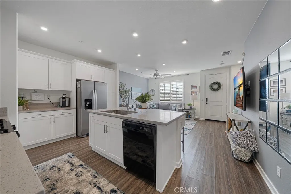 1045 W Clover, Rialto, California 92376 home-pic-12