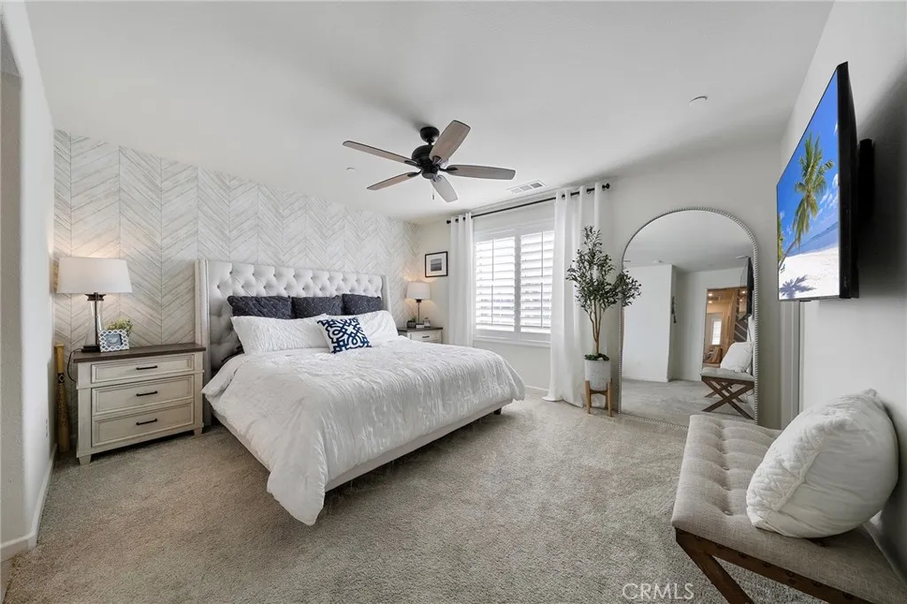 1045 W Clover, Rialto, California 92376 home-pic-14