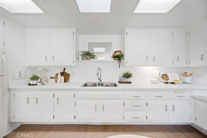 Light and bright kitchen