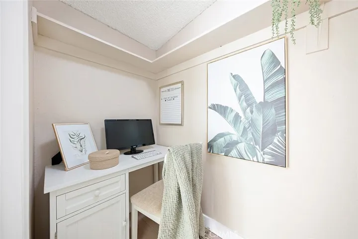 Office area off the sunroom