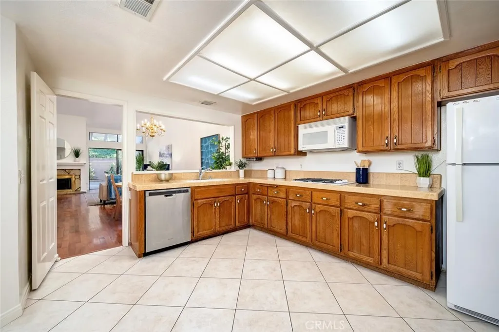 16938 Kawai Court, Fountain Valley, California 92708 home-pic-11