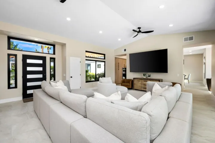 21-web-or-mls-WL_Guaymas_0325_OPMG_021