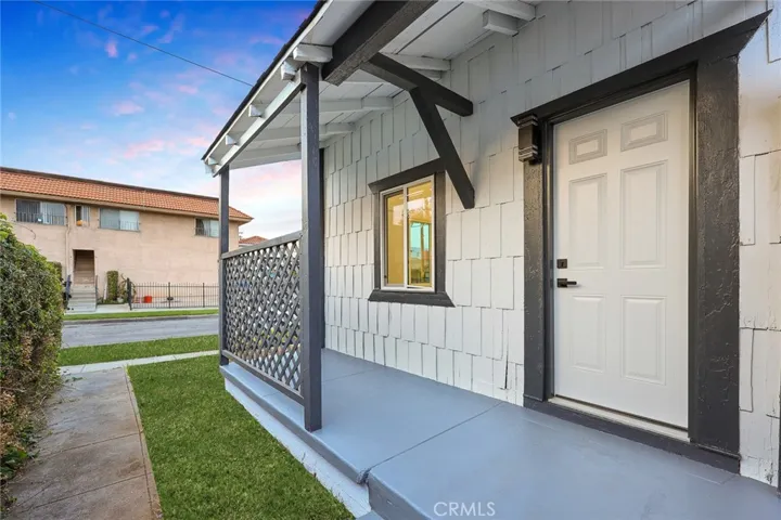 Grass has been digitally enhanced.