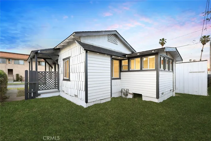 Grass has been digitally enhanced.