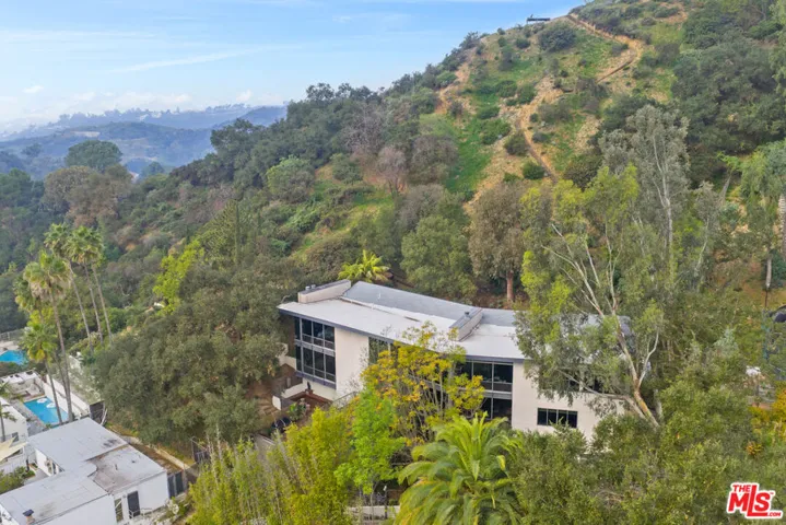 2207 Bowmont Drive, Beverly Hills, California 90210