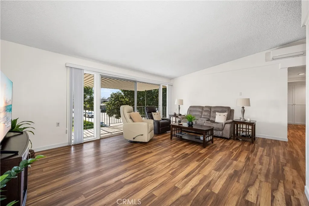 1981 Mckinney Way 14k, Seal Beach, California 90740 home-pic-6