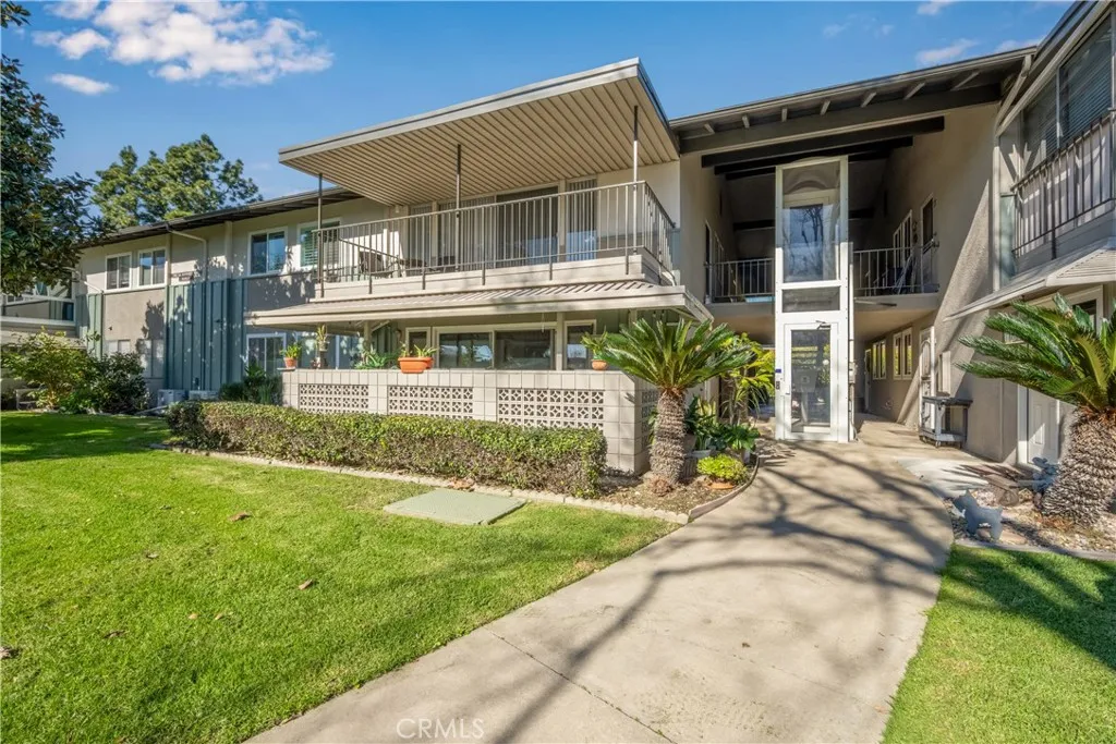 1981 Mckinney Way 14k, Seal Beach, California 90740 home-pic-1