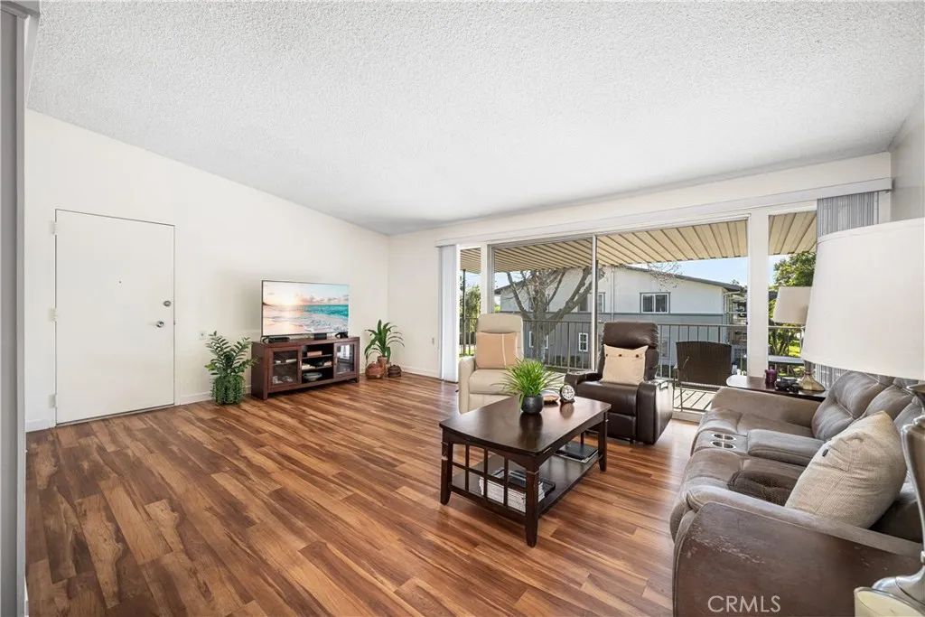 1981 Mckinney Way 14k, Seal Beach, California 90740 home-pic-8