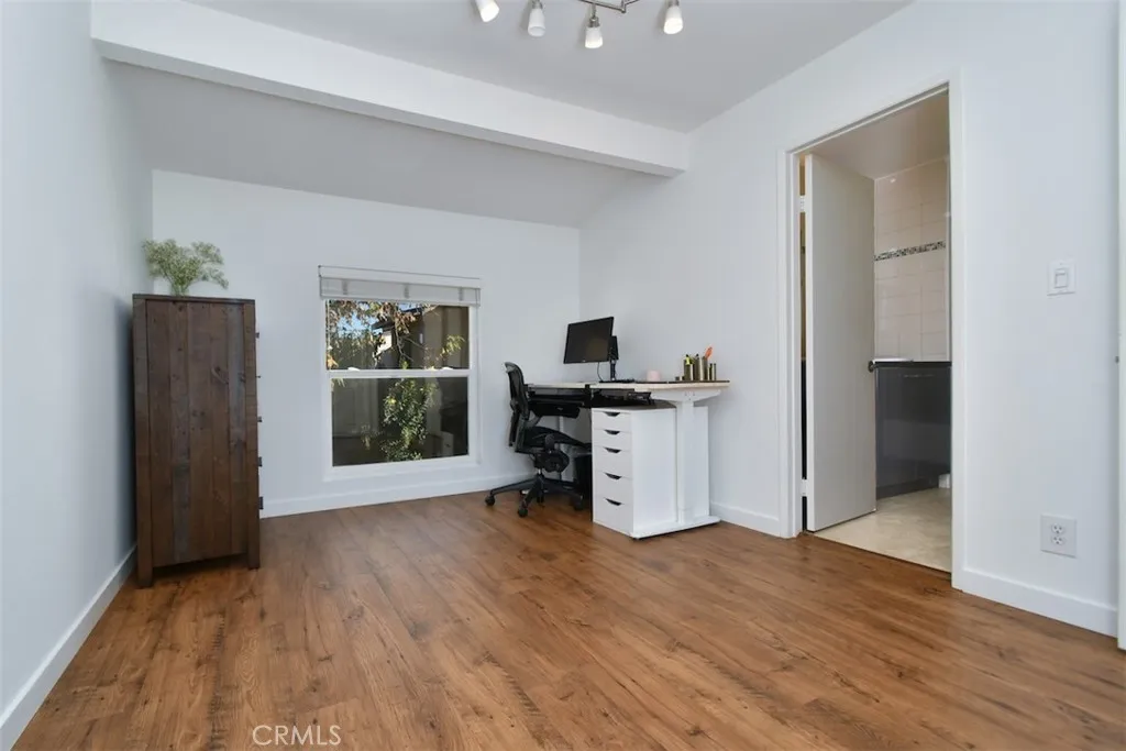 805 E Acacia Avenue F, Glendale, California 91205 home-pic-17