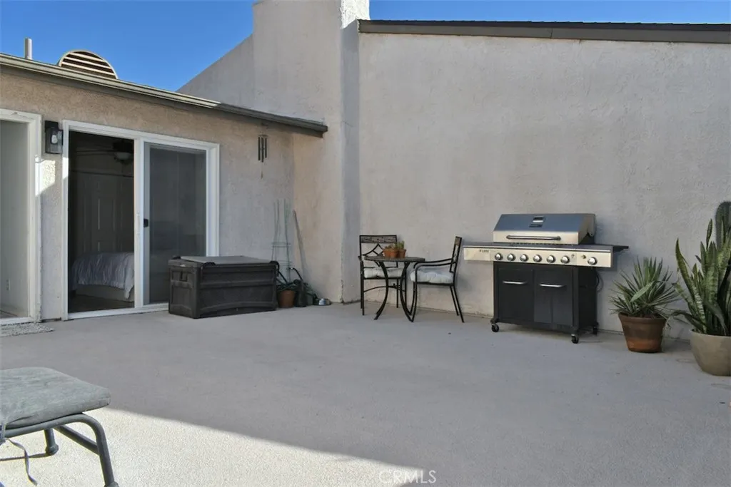 805 E Acacia Avenue F, Glendale, California 91205 home-pic-24