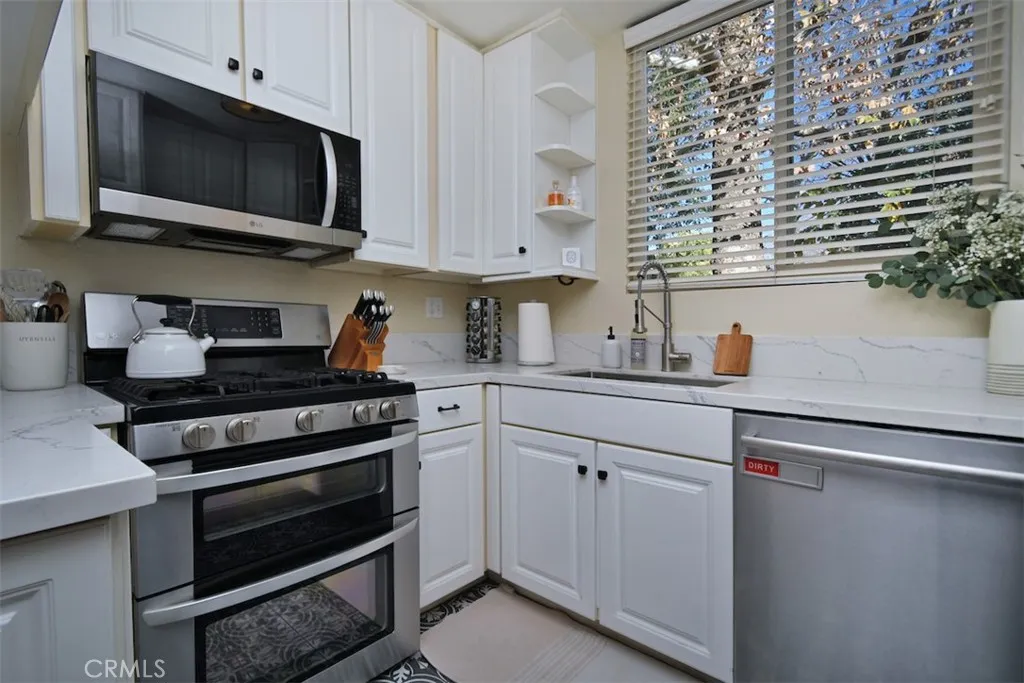 805 E Acacia Avenue F, Glendale, California 91205 home-pic-10