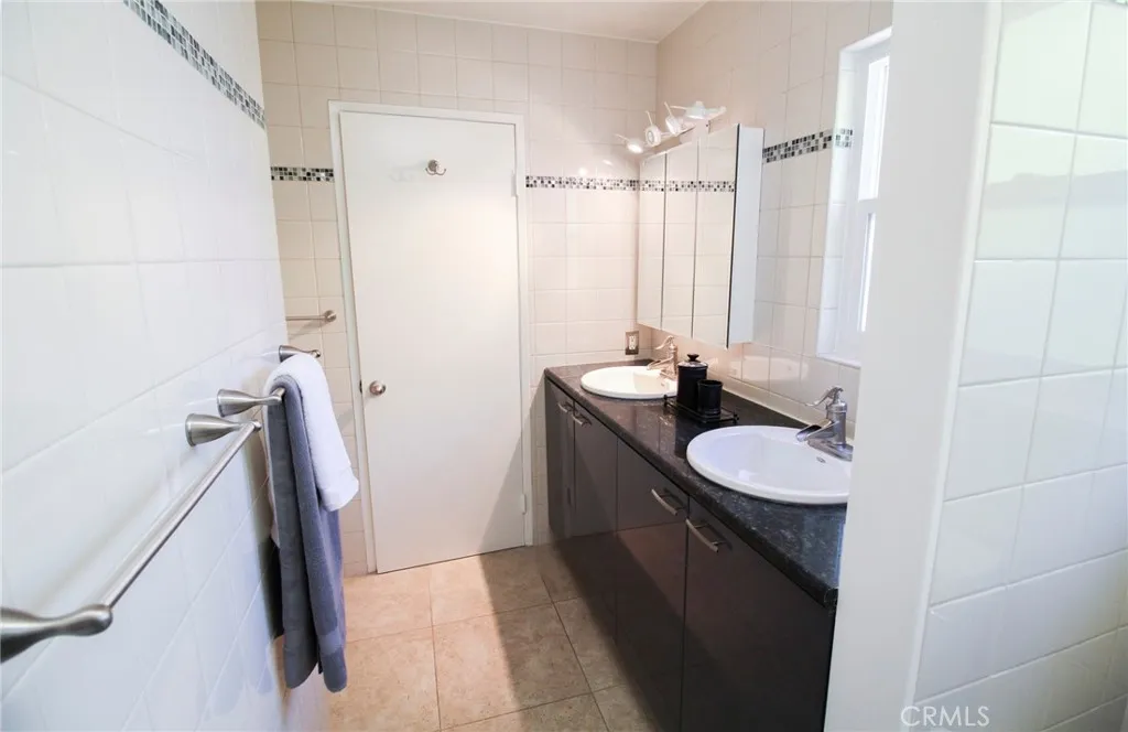 805 E Acacia Avenue F, Glendale, California 91205 home-pic-18