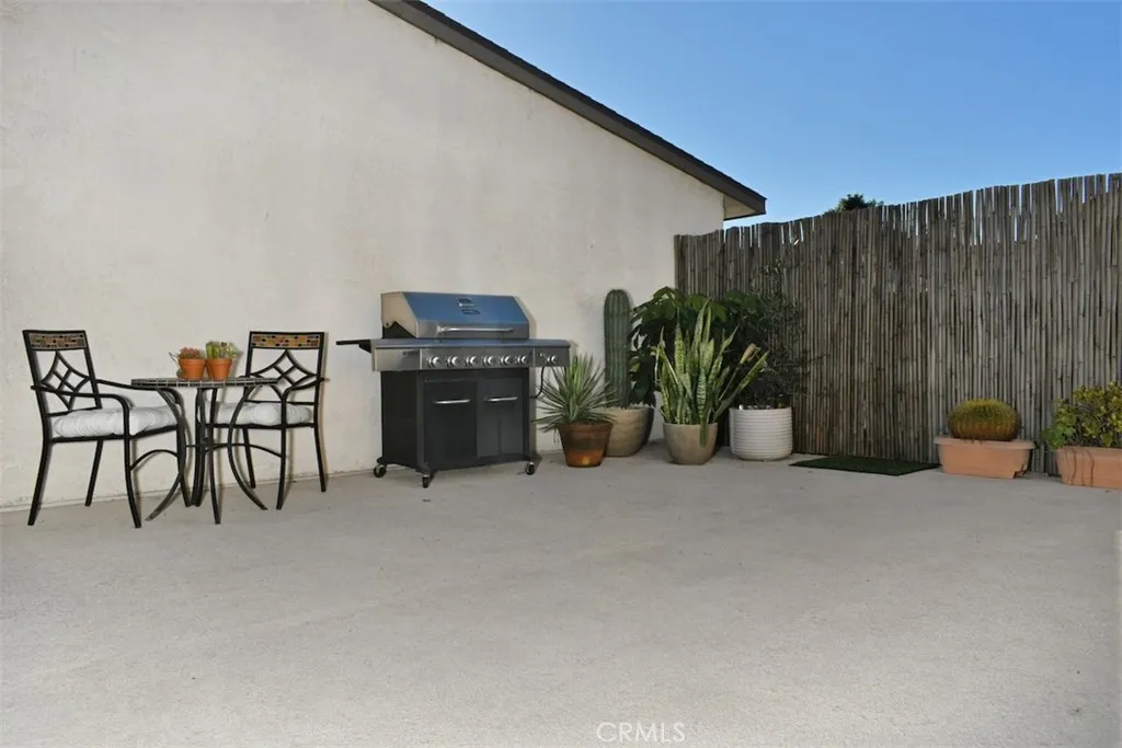 805 E Acacia Avenue F, Glendale, California 91205 home-pic-22
