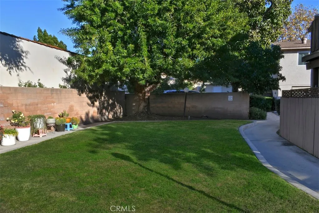 805 E Acacia Avenue F, Glendale, California 91205 home-pic-32