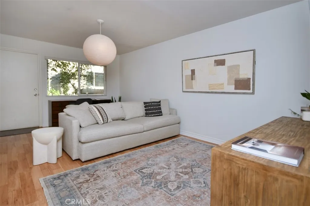805 E Acacia Avenue F, Glendale, California 91205 home-pic-6
