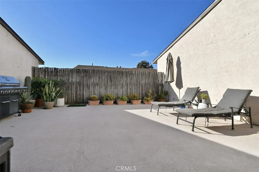 805 E Acacia Avenue F, Glendale, California 91205 home-pic-2