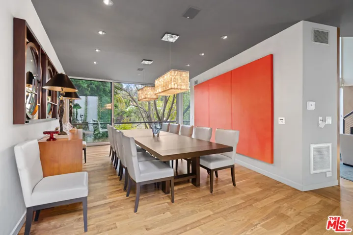 2207 Bowmont Drive, Beverly Hills, California 90210