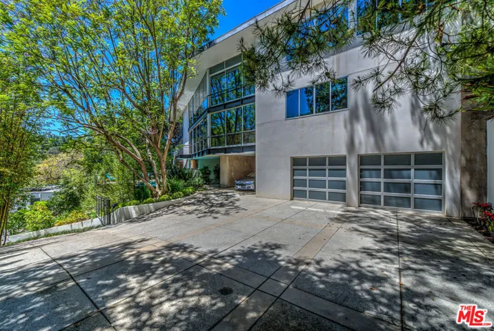 2207 Bowmont Drive, Beverly Hills, California 90210