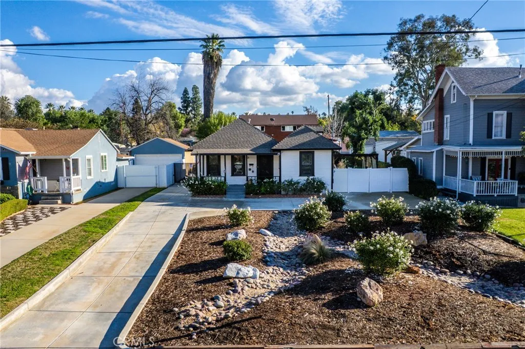 1029 W Palm, Redlands, California 92373 home-pic-3