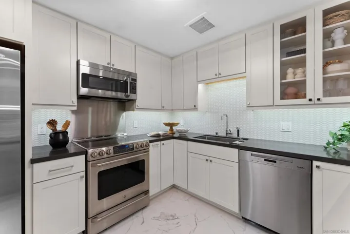 5208 Caminito Solitario, San Diego, California 92108